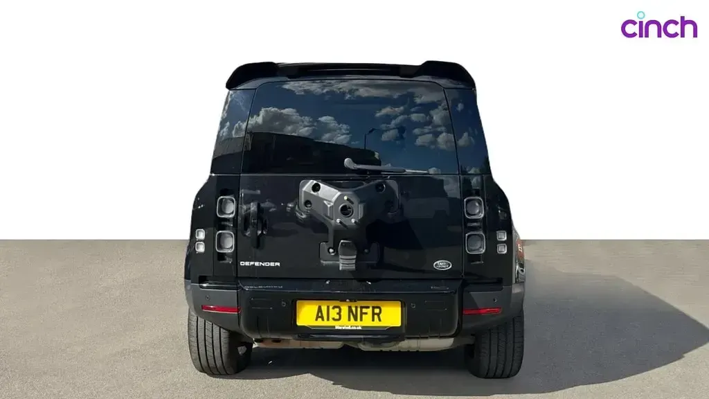 Used Land Rover Defender SE 249 HP (183 kW) 2021 Santorini black metallic SUV