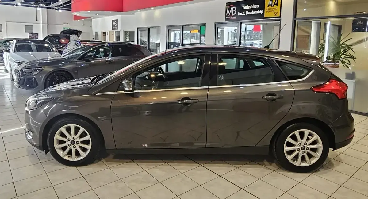 Used Ford Focus Titanium 115 HP (84 kW) 2015 Grey Hatchback