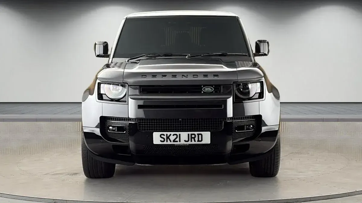 Used Land Rover Defender S 525 HP (386 kW) 2021 Carpathian grey SUV