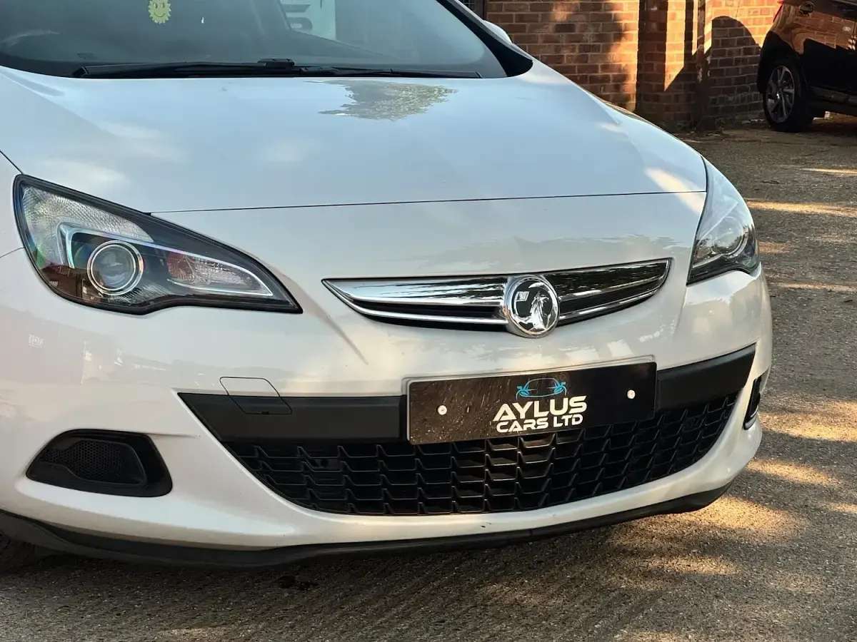 Used Vauxhall Astra GTC Sport 2016 White Hatchback