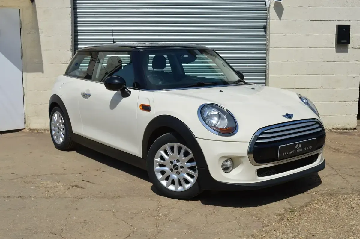 Used Mini Cooper Hatch 2014 White Hatchback