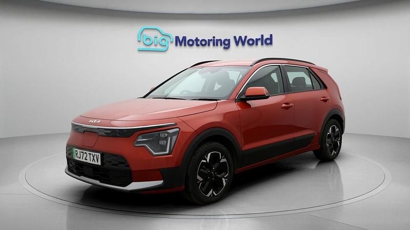 Used Kia e-Niro 147 kW (201 HP) 2022 Orange SUV