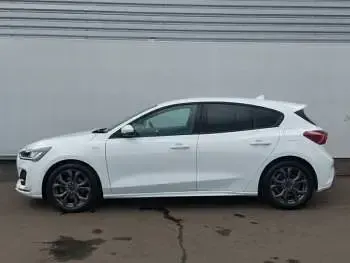 Used Ford Focus ST-Line 125 HP (91 kW) 2023 White Hatchback