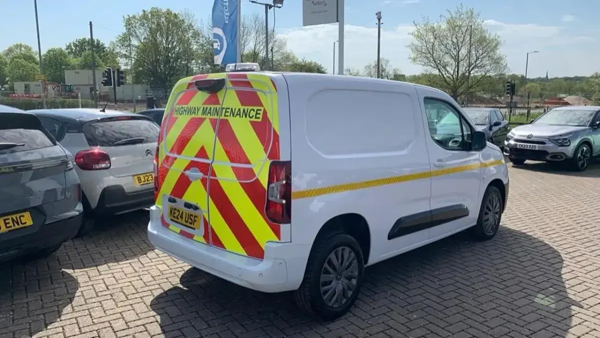 Used Citroën Berlingo 101 HP (74 kW) 2024 White MPV