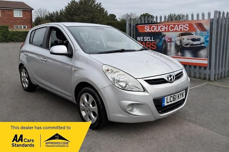 Used Hyundai i20 Comfort 77 HP (56 kW) 2011 Silver Hatchback