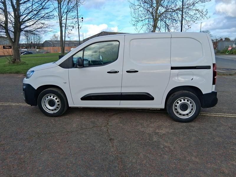 Used Citroën Berlingo 100 HP (73 kW) 2023 White MPV