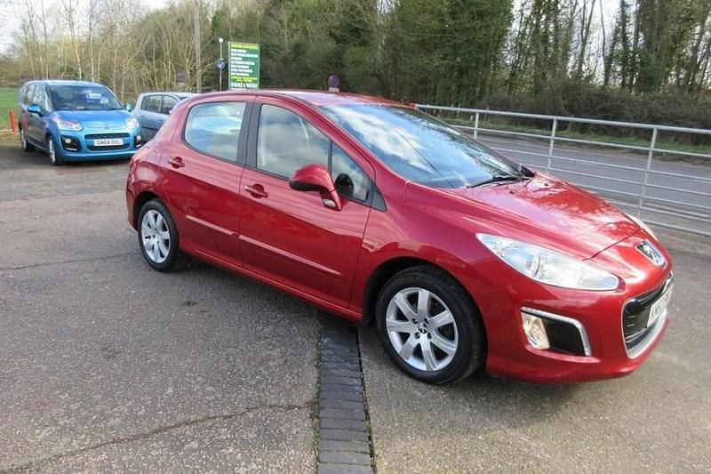 Used Peugeot 308 Active 92 HP (67 kW) 2012 Red Hatchback