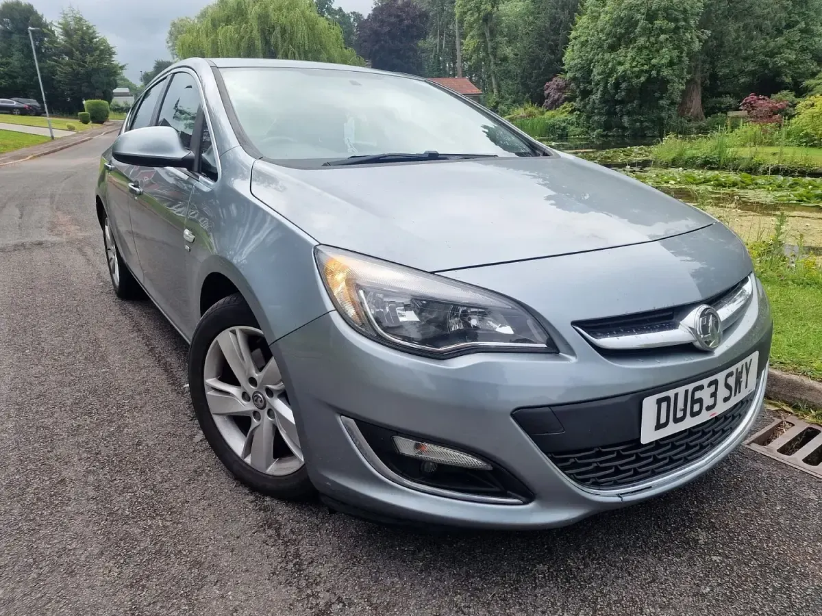 Used Vauxhall Astra SRi 165 HP (121 kW) 2013 Silver Hatchback