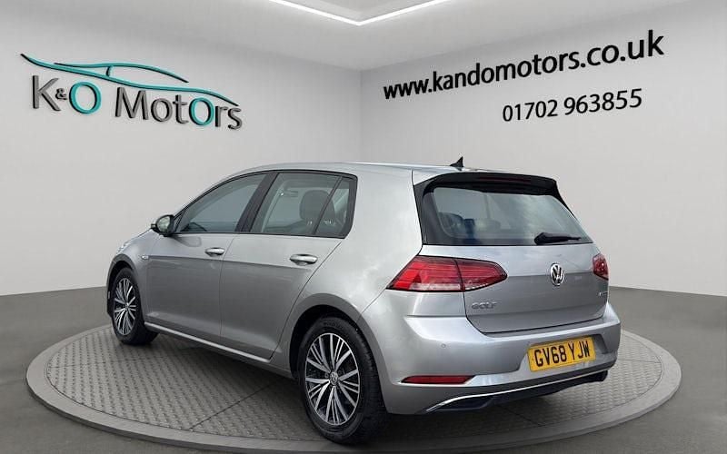 Used VW Golf VII SE 131 HP (96 kW) 2018 Silver Hatchback
