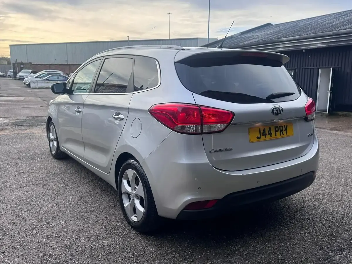 Used Kia Carens 2014 Silver MPV