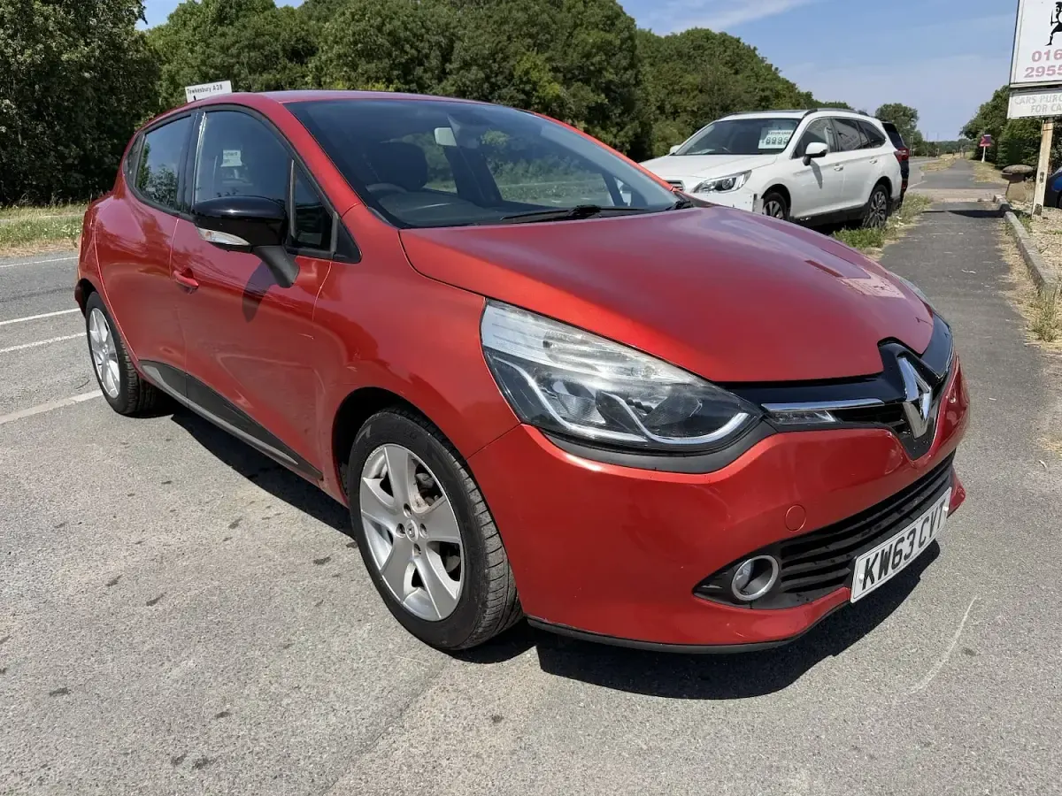 Used Renault Clio Dynamique 75 HP (55 kW) 2014 Red Hatchback