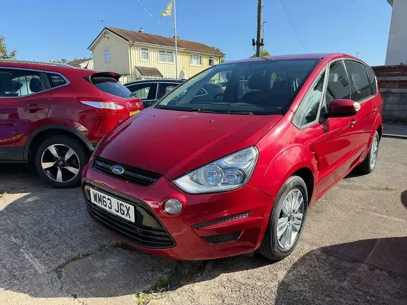 Used Ford S-MAX Zetec 140 HP (102 kW) 2014 Red MPV