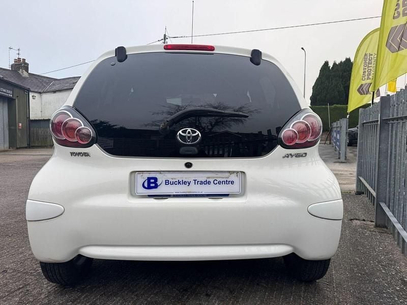 Used Toyota Aygo Style 2014 White Hatchback
