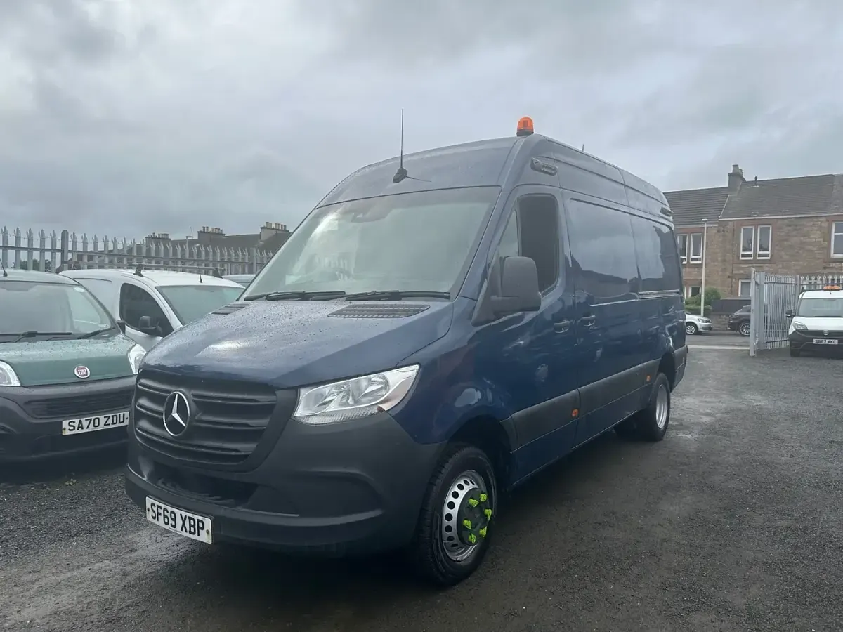 Used Mercedes Sprinter 161 HP (118 kW) 2019 Blue Van