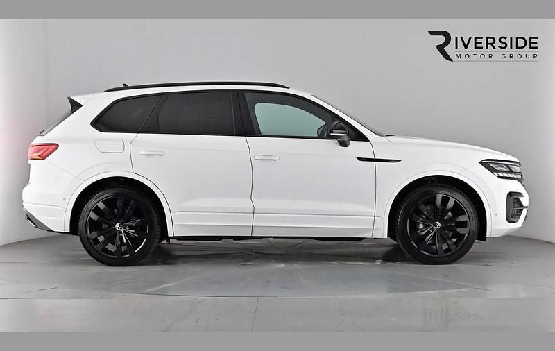 Used VW Touareg Black Edition 286 HP (210 kW) 2022 Pure white SUV