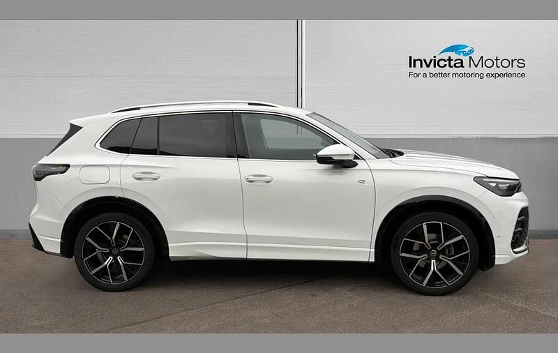 Used VW Tiguan R-line 147 HP (108 kW) 2024 White SUV