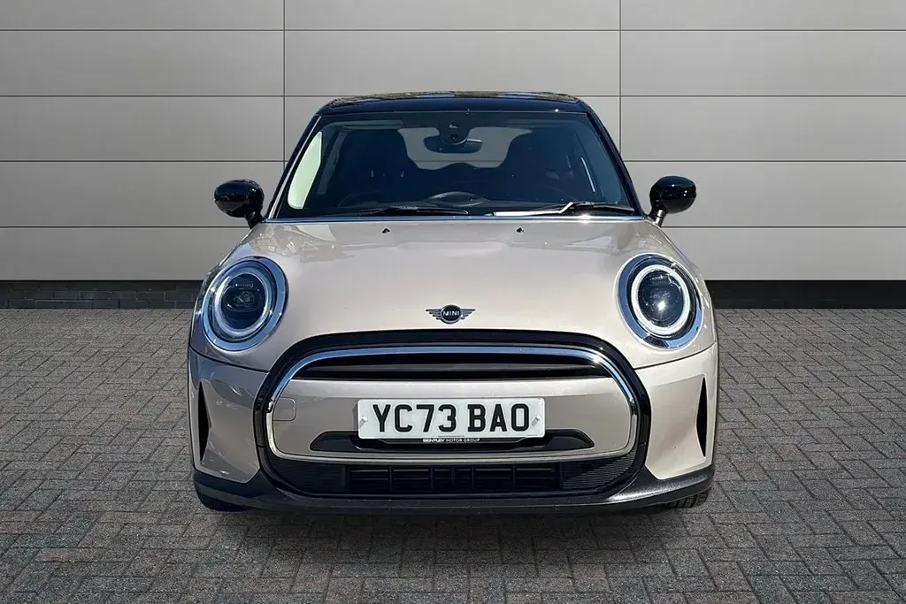 Begagnad Mini Cooper Classic 2023 Grå Halvkombi