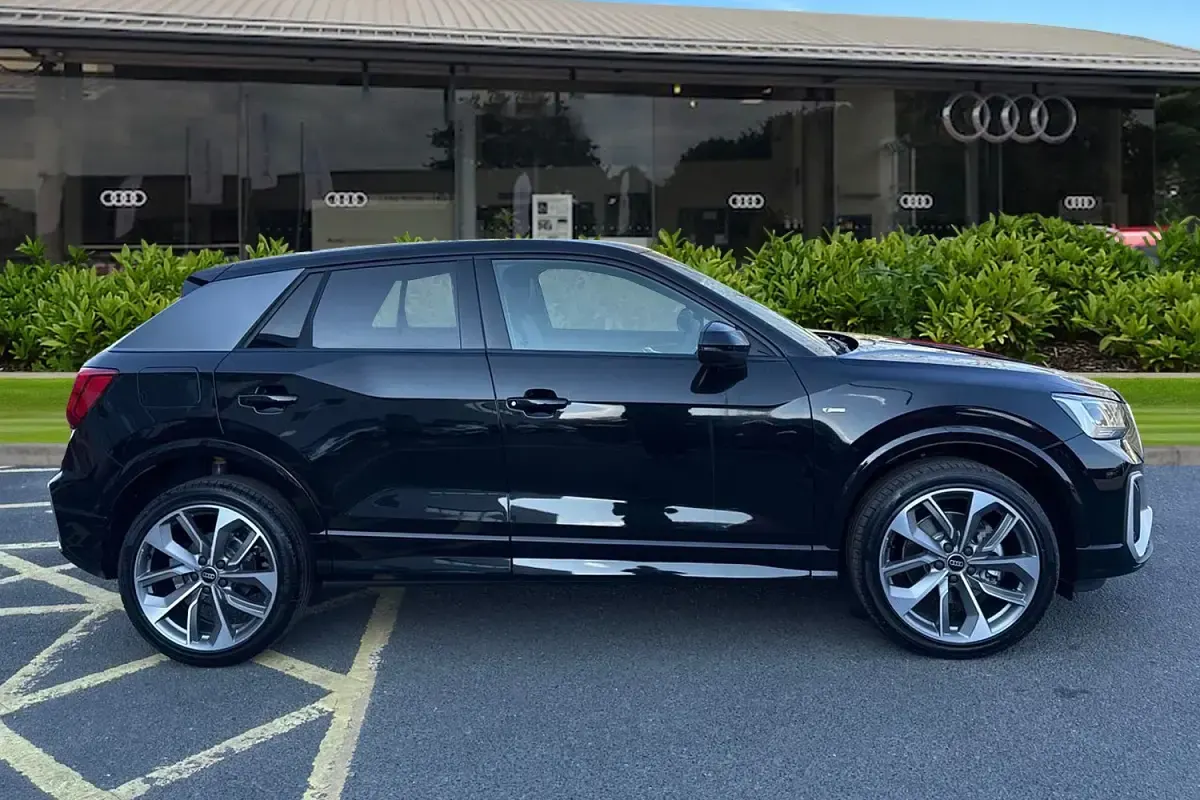 Ny Audi Q2 S-Line 2026 Svart SUV