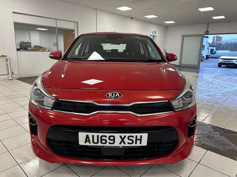 Używany Kia Rio 100 KM (73 kW) 2019 Czerwony Hatchback