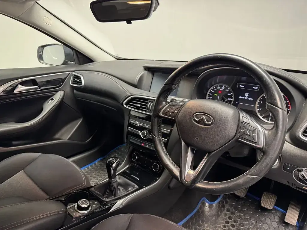 Used Infiniti Q30 122 HP (89 kW) 2017 Grey Hatchback