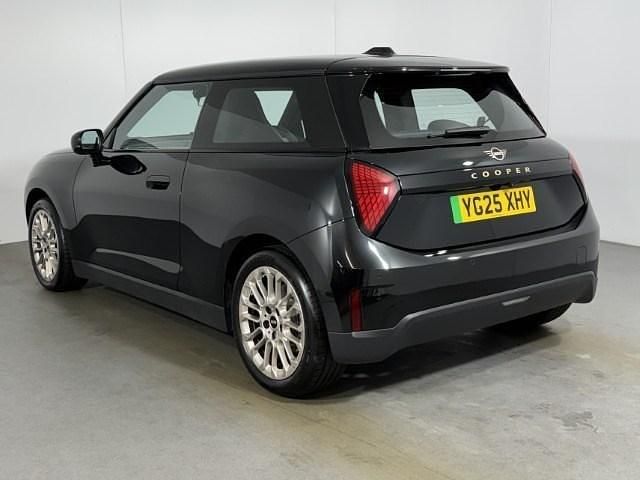 Used Mini Cooper Exclusive 135 kW (184 HP) 2025 Black Hatchback