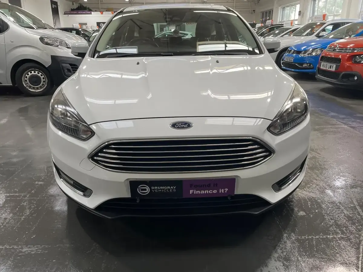 Used Ford Focus Titanium 125 HP (91 kW) 2015 White Hatchback
