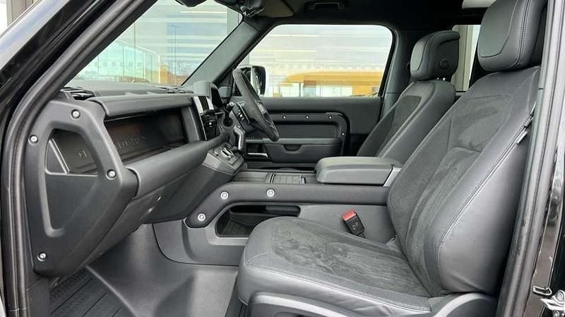 Used Land Rover Defender 525 HP (386 kW) 2022 Santorini black SUV