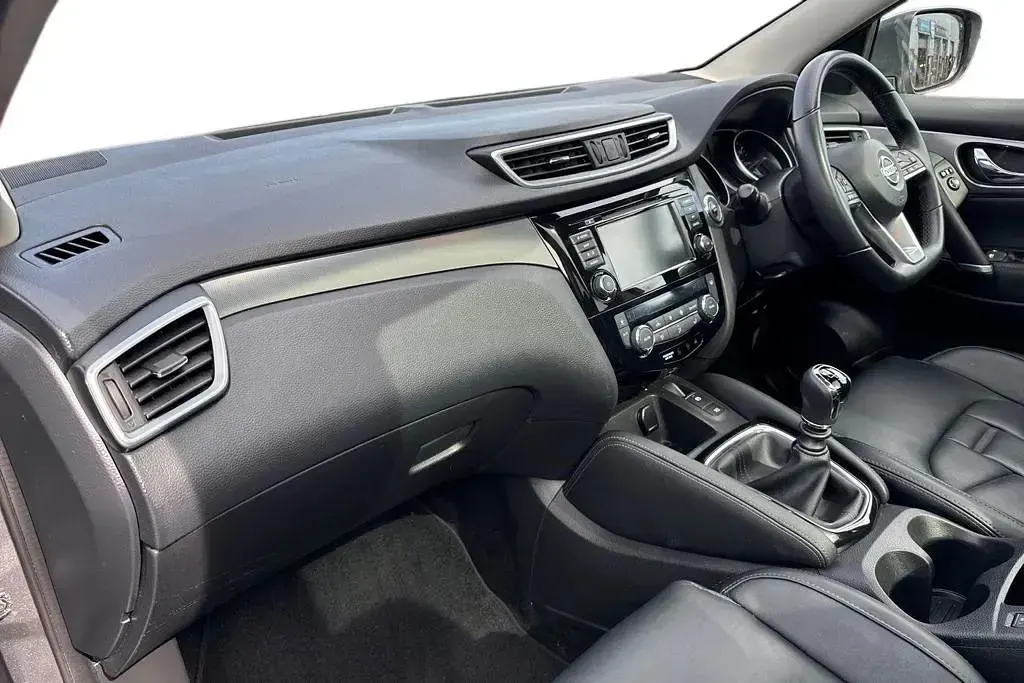 Used Nissan Qashqai N-Motion 140 HP (102 kW) 2021 Grey SUV