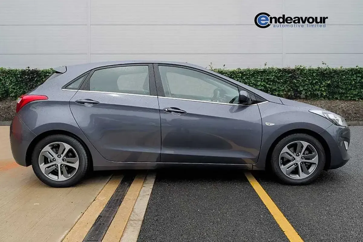 Used Hyundai i30 SE 120 HP (88 kW) 2016 Grey Hatchback