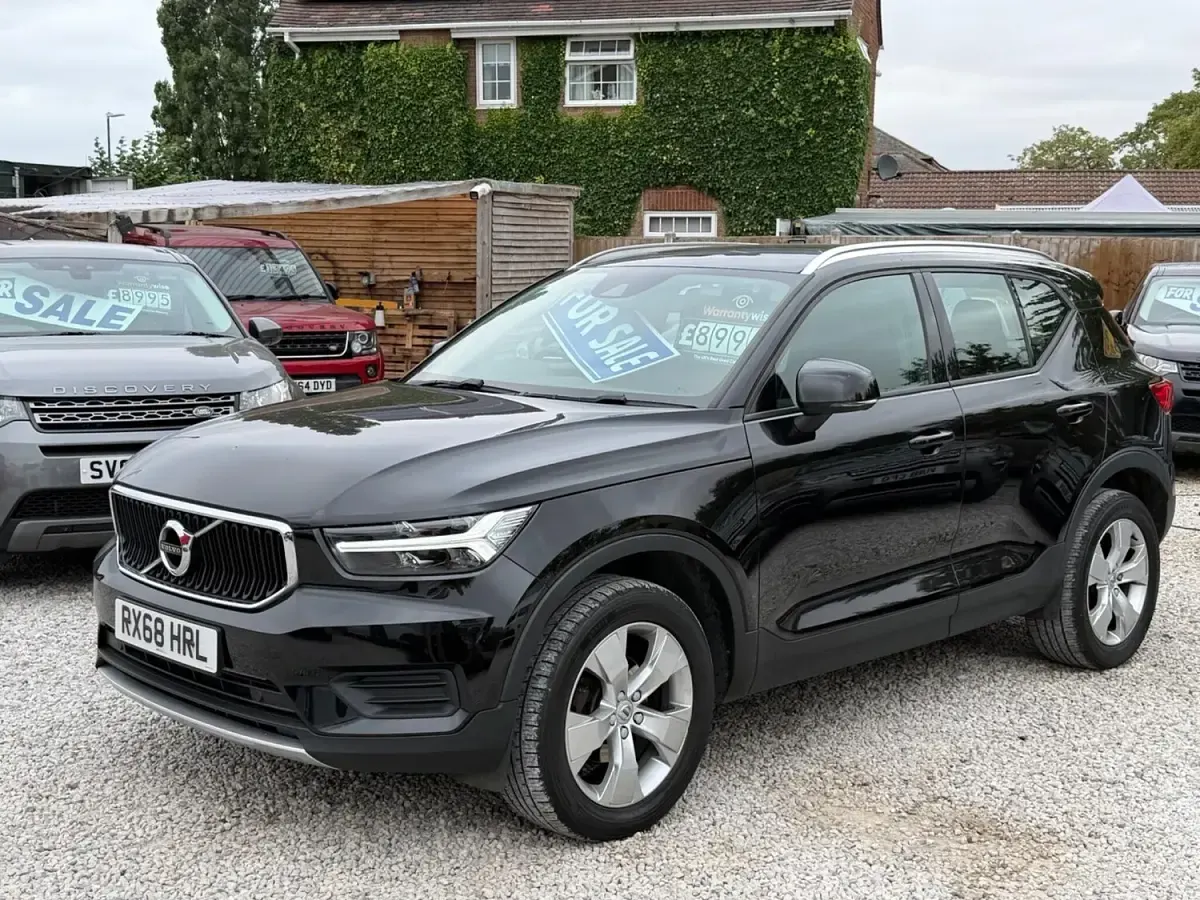 Used Volvo XC40 Momentum 150 HP (110 kW) 2018 Black SUV