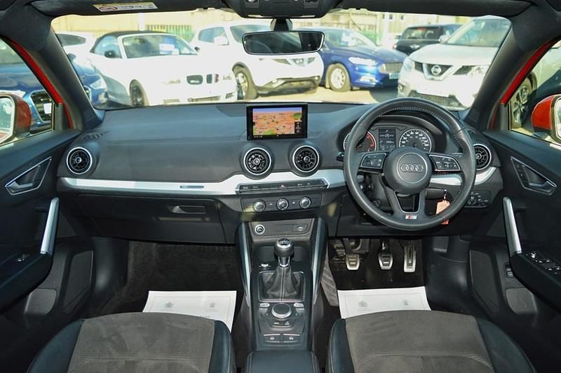 Begagnad Audi Q2 S-Line 116 HK (85 kW) 2018 Orange SUV