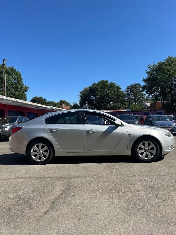 Used Vauxhall Insignia SRi 140 HP (102 kW) 2009 Silver Hatchback