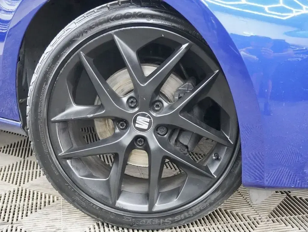 Used Seat Leon FR 125 HP (91 kW) 2018 Blue Hatchback