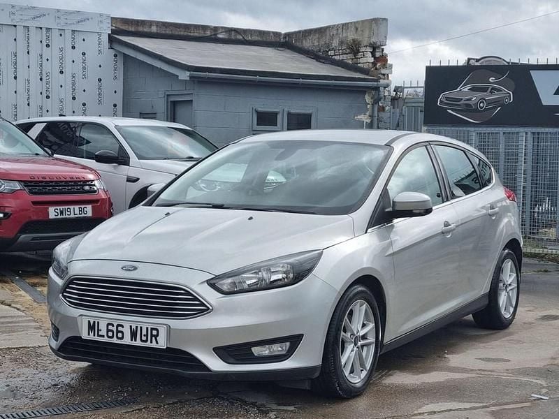 Usado Ford Focus Zetec 2016 Prateado Citadino