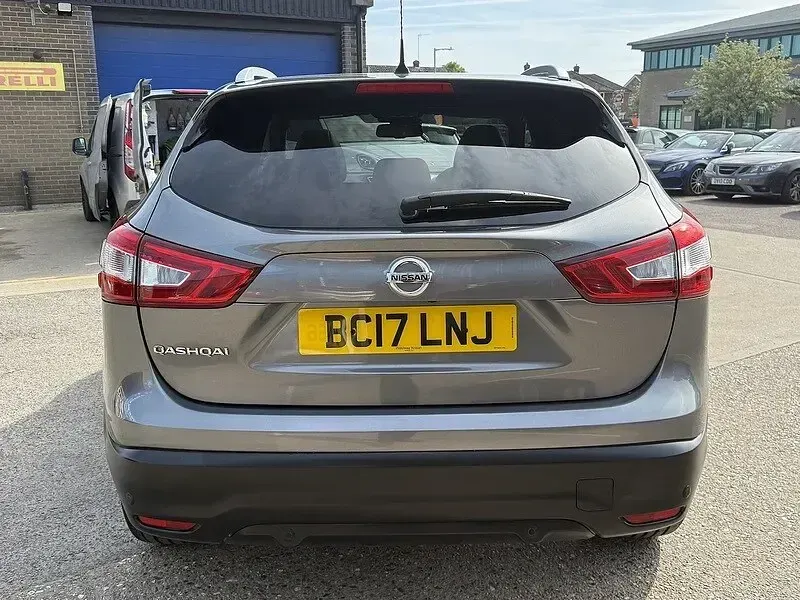 Usado Nissan Qashqai N-Vision 110 CV (80 kW) 2017 Gris SUV