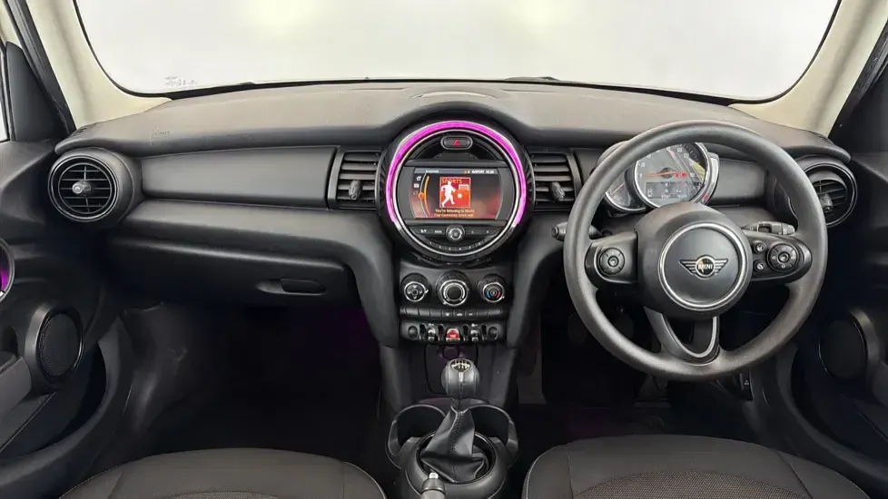 Used Mini ONE Classic 101 HP (74 kW) 2019 White Hatchback