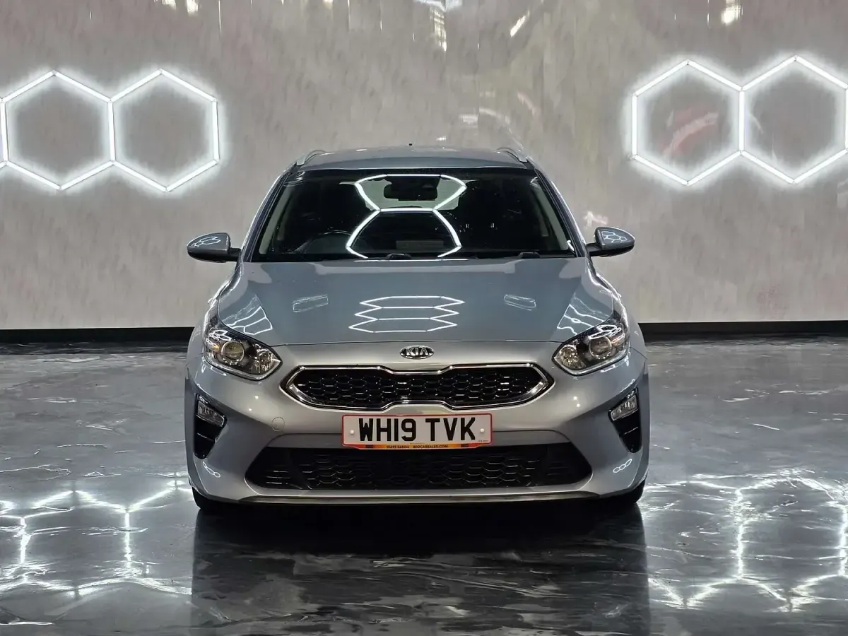 Usado Kia Ceed 114 CV (83 kW) 2019 Plateado Utilitario