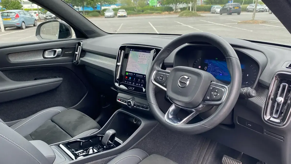 Used Volvo XC40 Ultimate 197 HP (144 kW) 2023 Silver SUV