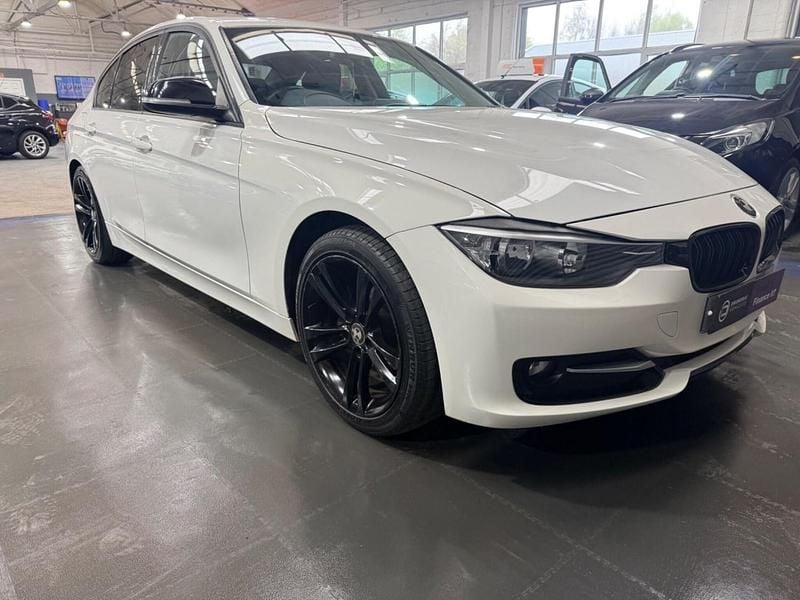 Begagnad BMW 320 Sport Line 2012 Vit Sedan