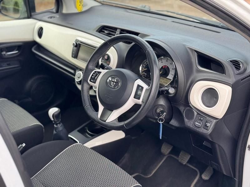 Used Toyota Yaris Trend 2013 White Hatchback