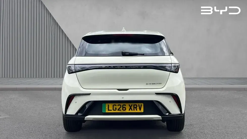 Nuevo BYD Dolphin Boost 129 kW (176 CV) 2026 Blanco Utilitario