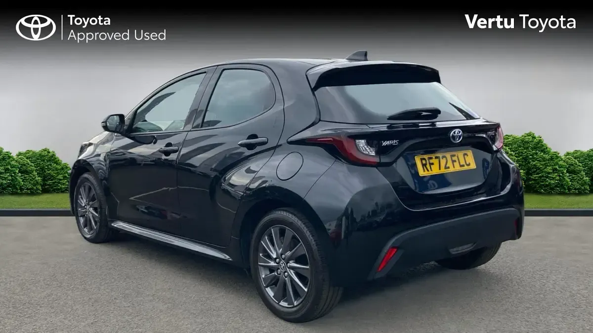 Used Toyota Yaris 116 HP (85 kW) 2023 Eclipse black (metallic paint) Hatchback