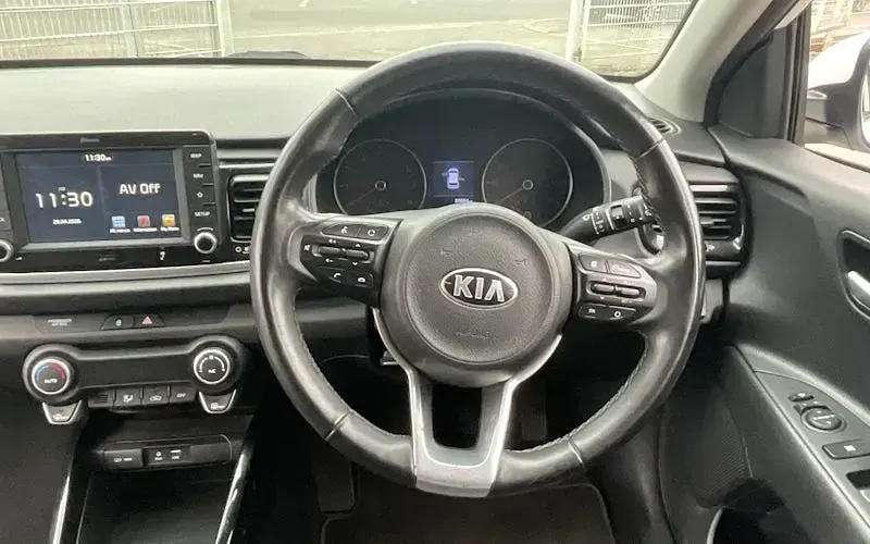 Used Kia Rio 101 HP (74 kW) 2019 White Hatchback