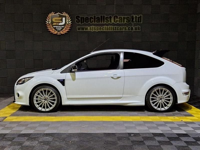 Używany Ford Focus RS 301 KM (221 kW) 2009 Biały Hatchback