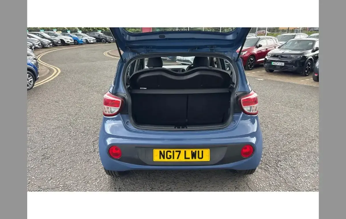 Used Hyundai i10 SE 67 HP (49 kW) 2017 Blue Hatchback