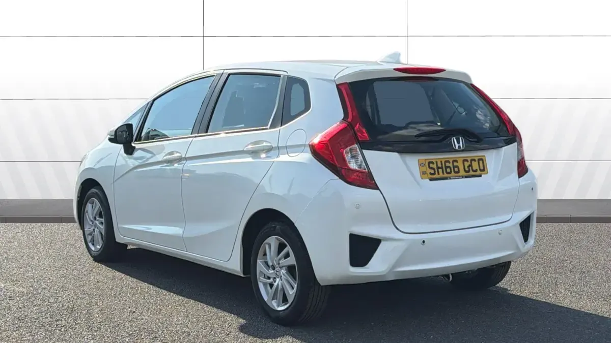 Used Honda Jazz SE 102 HP (75 kW) 2016 White Hatchback