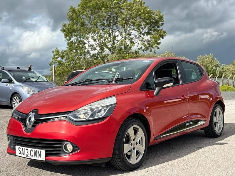 Red Used 2013 Renault Clio IV Dynamique Hatchback | £2,095 (Fair price) - Image 1/4