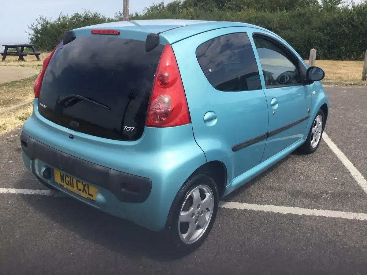 Used Peugeot 107 Envy 68 HP (50 kW) 2011 Blue Hatchback