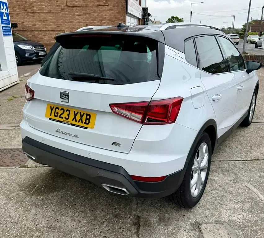 Used Seat Arona FR 110 HP (80 kW) 2023 White SUV