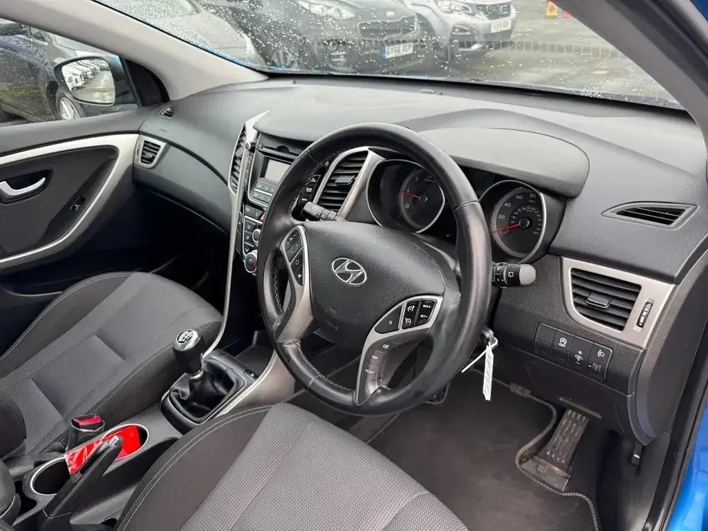 Used Hyundai i30 SE 136 HP (100 kW) 2016 Blue Estate